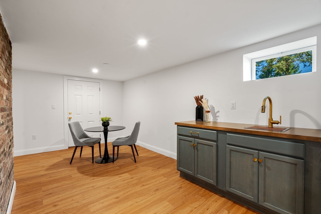 8 Everett St Wakefield, MA 01880