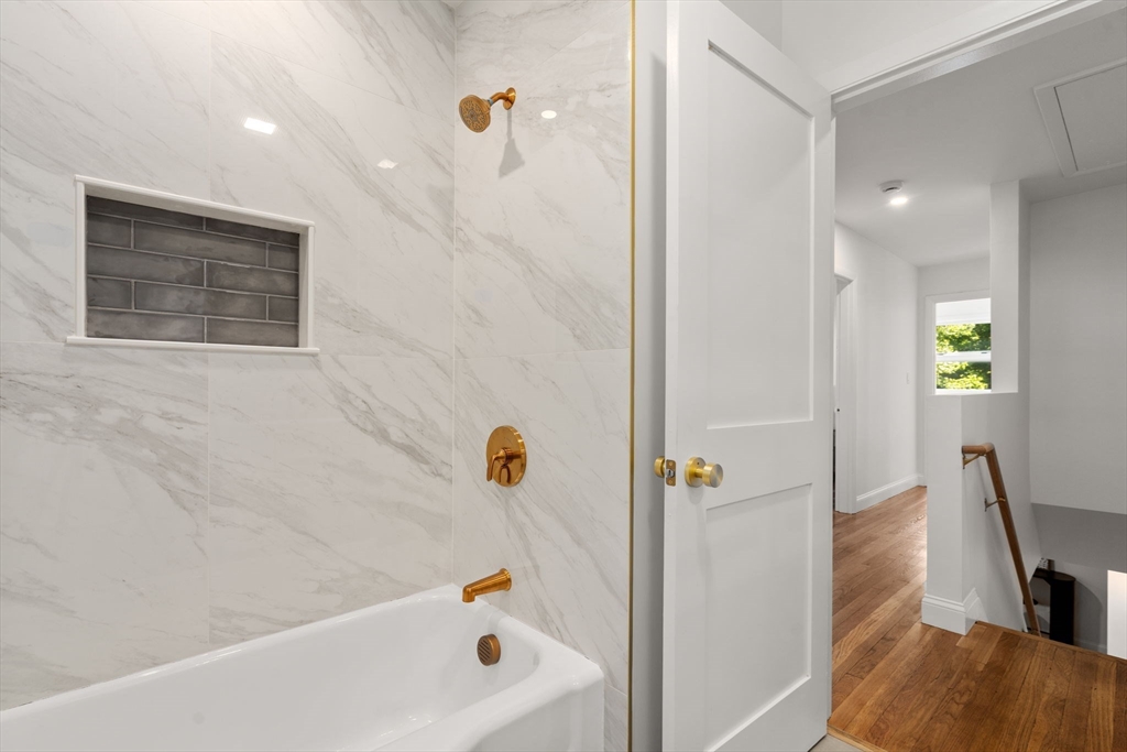 8 Everett St Wakefield, MA 01880