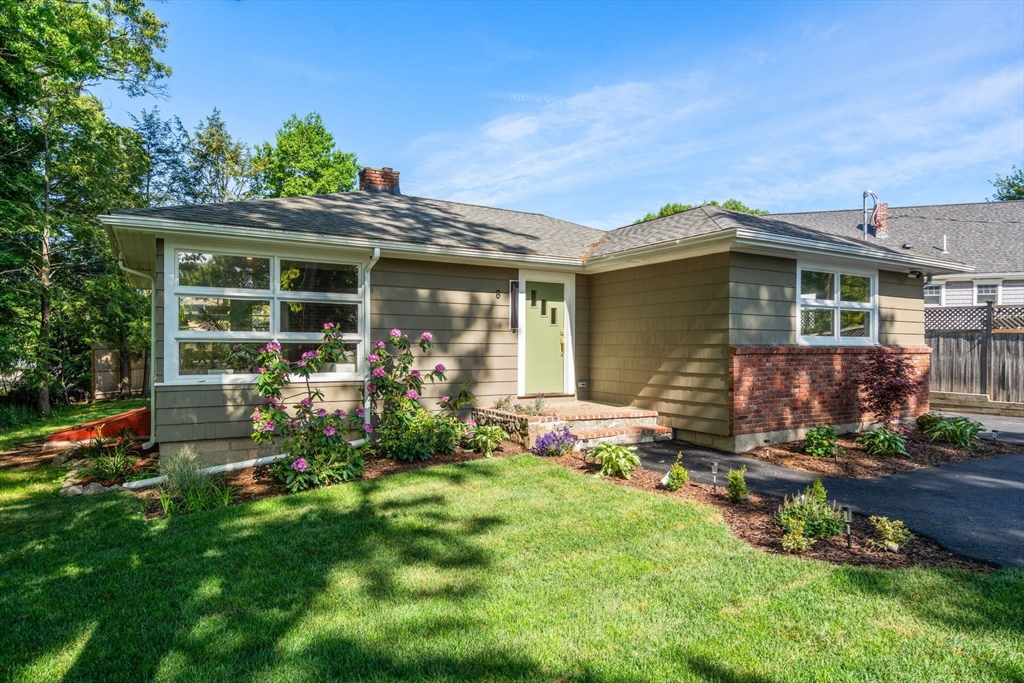 8 Everett St Wakefield, MA 01880