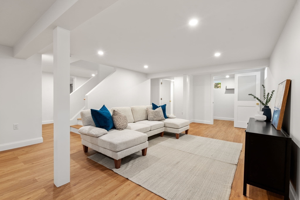 8 Everett St Wakefield, MA 01880