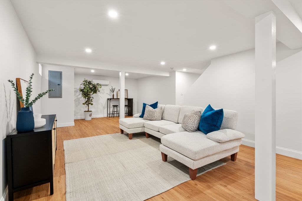 8 Everett St Wakefield, MA 01880
