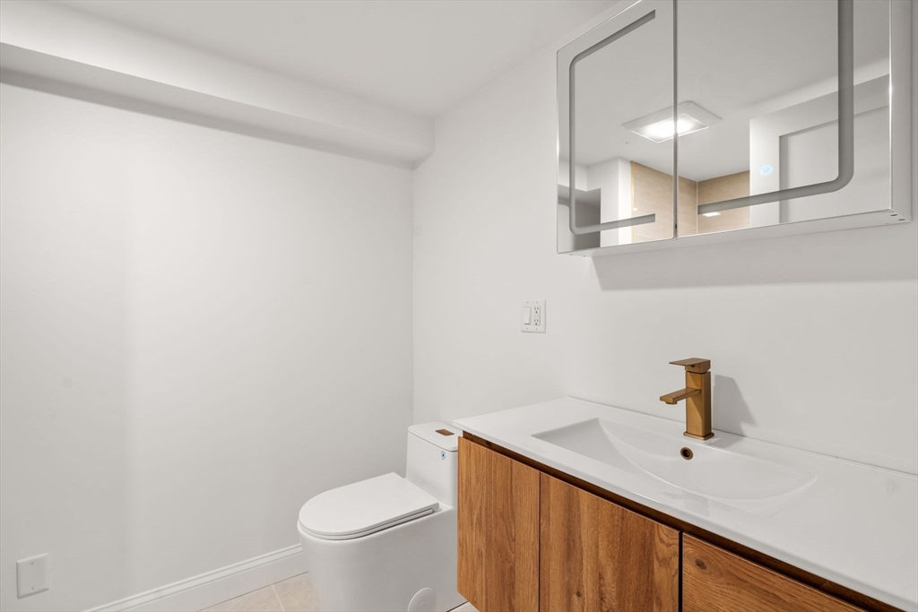 8 Everett St Wakefield, MA 01880