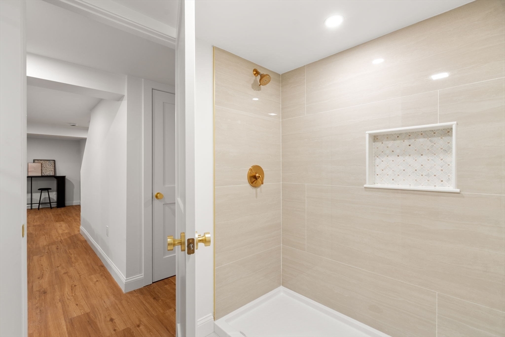 8 Everett St Wakefield, MA 01880