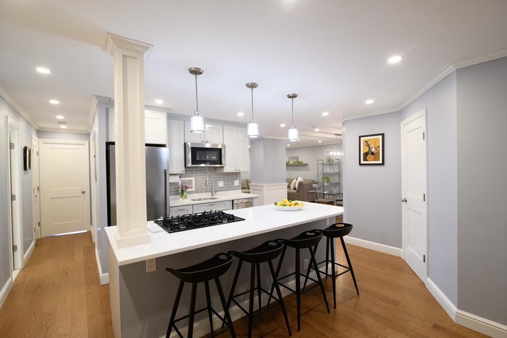 65 East India Row #9C